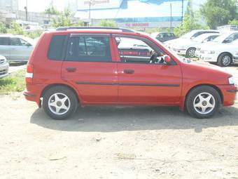 1999 Mazda Demio Photos