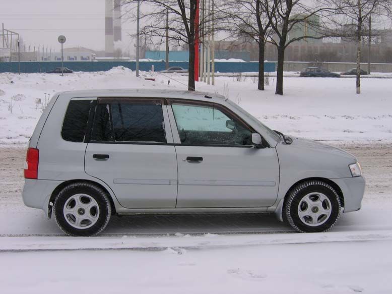 2000 Mazda Demio