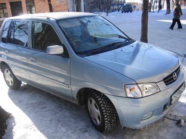 2000 Mazda Demio