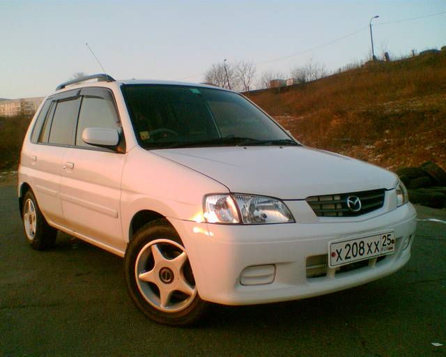 2000 Mazda Demio