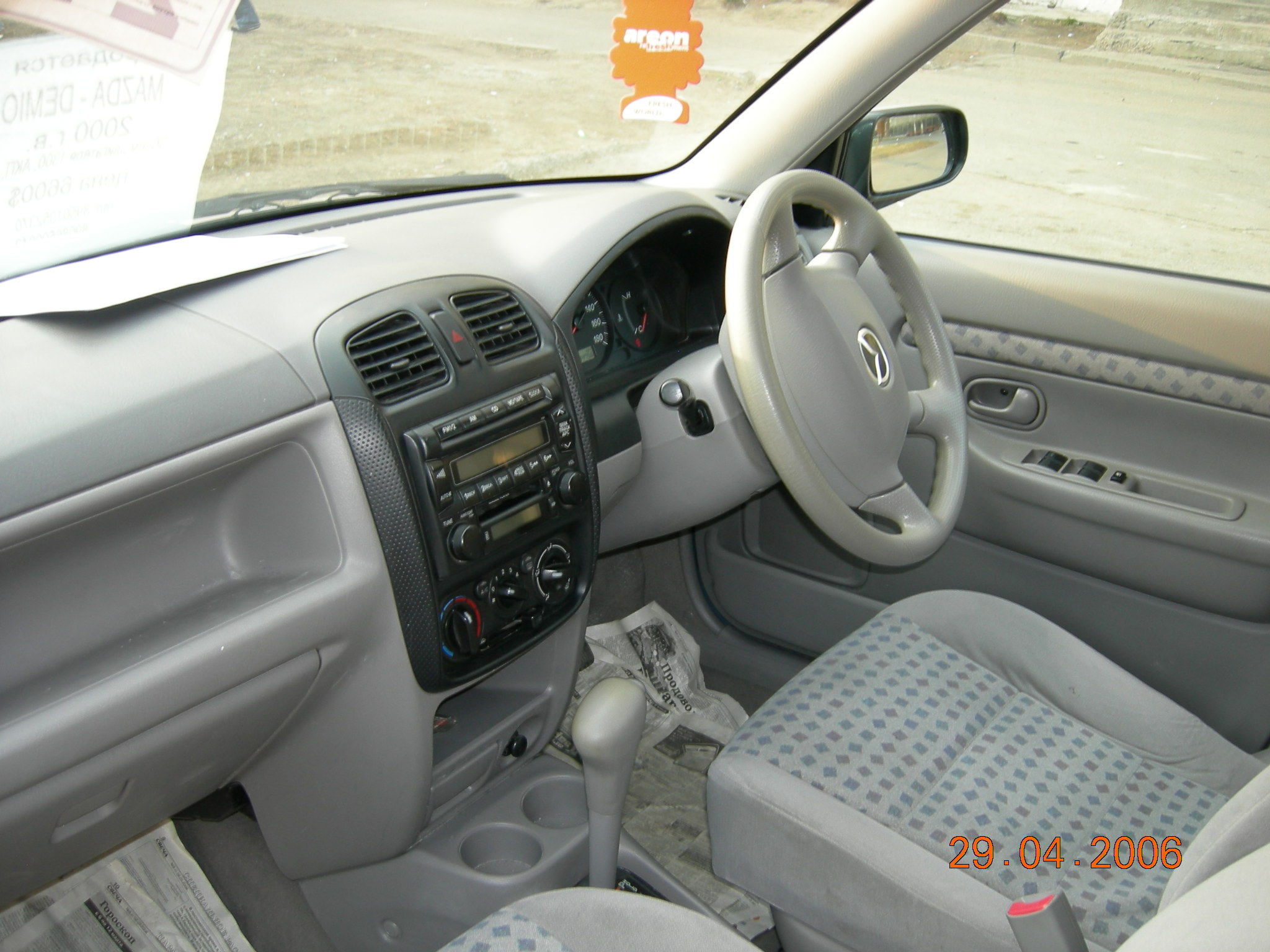 2000 Mazda Demio