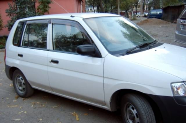 2000 Mazda Demio