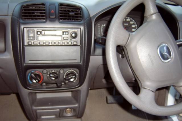 2000 Mazda Demio