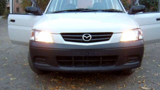 2000 Mazda Demio