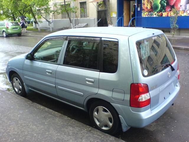 2000 Mazda Demio
