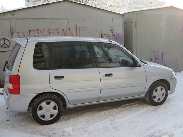 2000 Mazda Demio