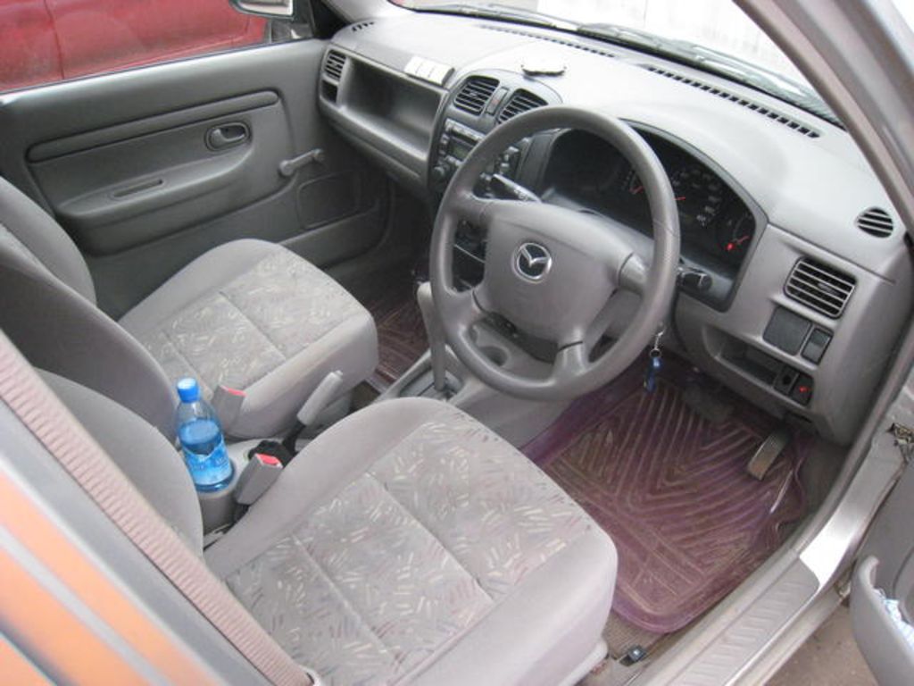2000 Mazda Demio