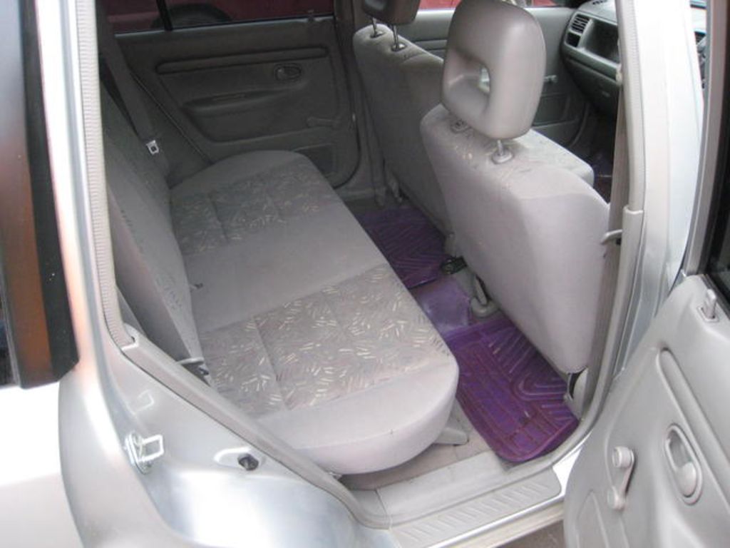 2000 Mazda Demio