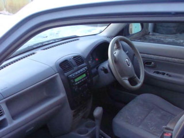 2000 Mazda Demio