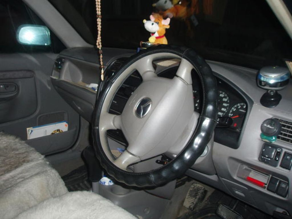 2000 Mazda Demio