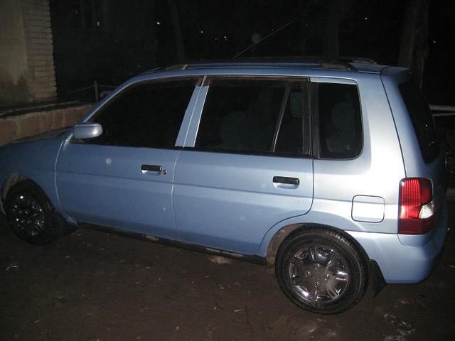 2000 Mazda Demio