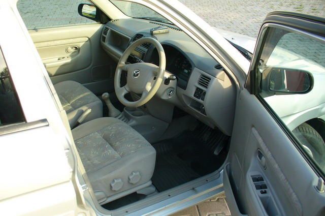 2000 Mazda Demio