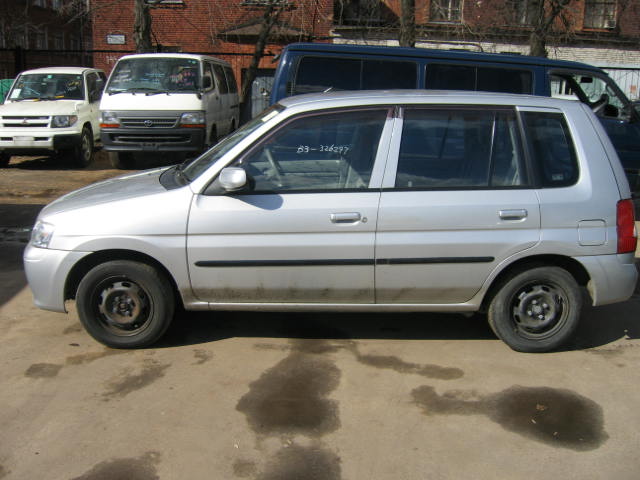 2000 Mazda Demio Photos
