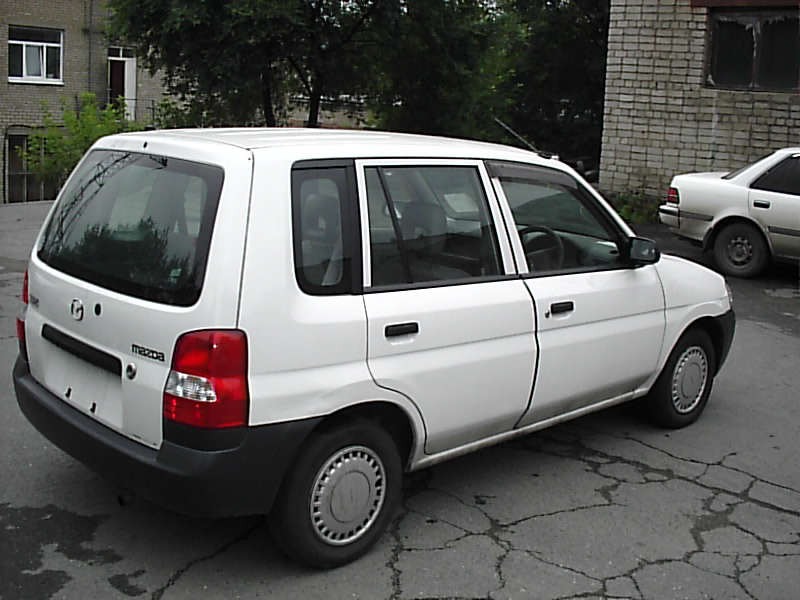 2000 Mazda Demio Photos