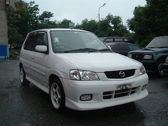 2000 Mazda Demio Photos