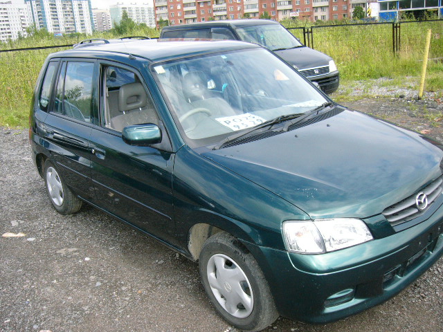 2000 Mazda Demio Photos