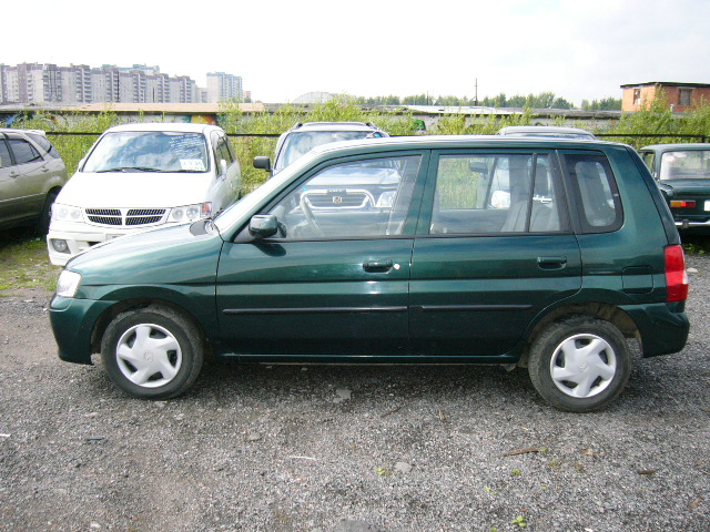 2000 Mazda Demio Photos