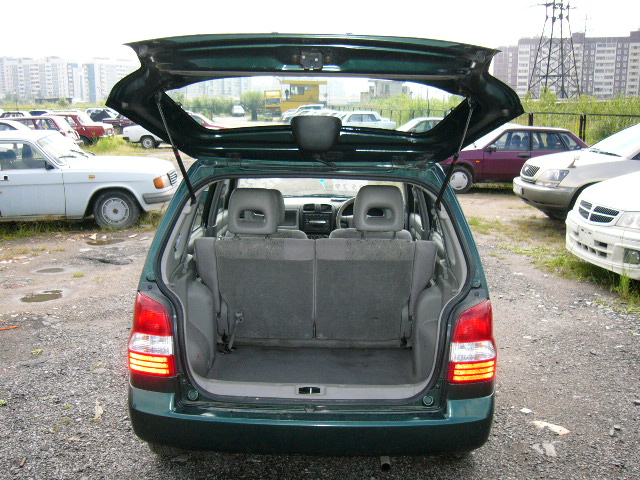 2000 Mazda Demio Photos