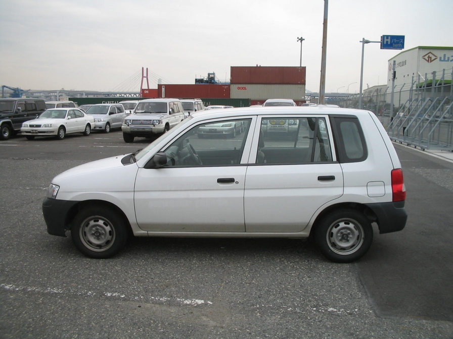 2000 Mazda Demio Photos