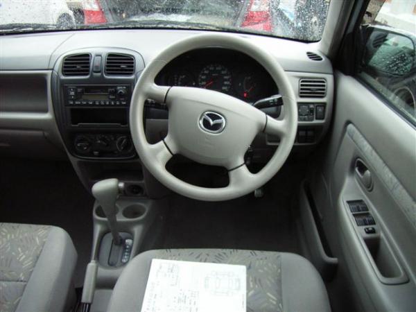 2000 Mazda Demio Photos