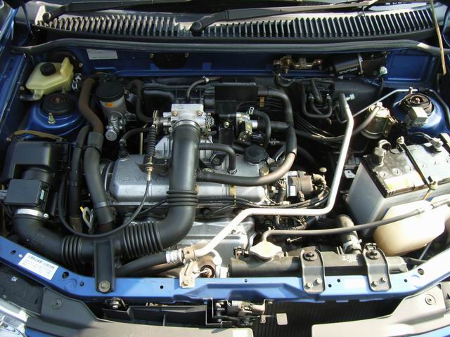 2000 Mazda Demio Photos