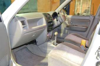 2000 Mazda Demio Photos