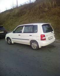 2000 Mazda Demio Photos