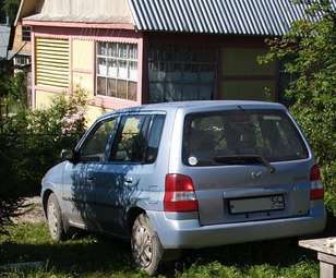 2000 Mazda Demio Photos