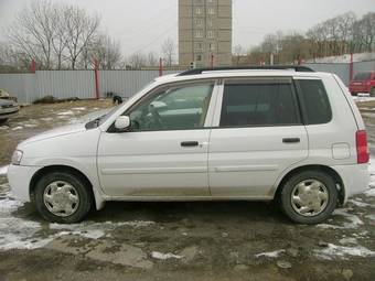 2000 Mazda Demio Photos