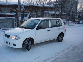 2000 Mazda Demio Pictures