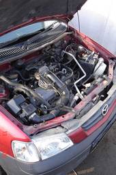 2000 Mazda Demio Photos