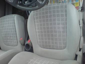 2000 Mazda Demio Pictures
