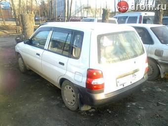 2000 Mazda Demio Photos