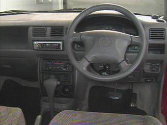 2000 Mazda Demio Pictures