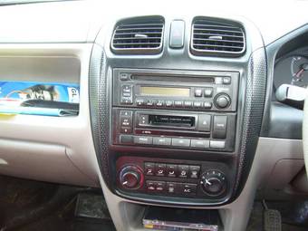 2000 Mazda Demio Photos
