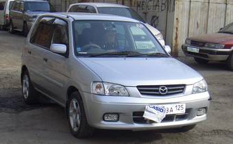 2000 Mazda Demio Photos