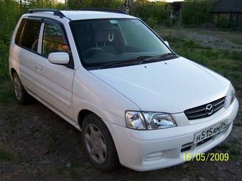 2000 Mazda Demio Photos