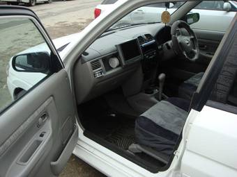 2000 Mazda Demio Photos