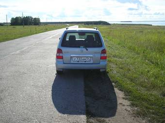 2000 Mazda Demio Photos