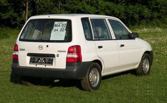 2000 Mazda Demio Photos