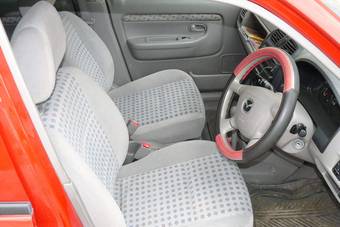 2000 Mazda Demio Photos