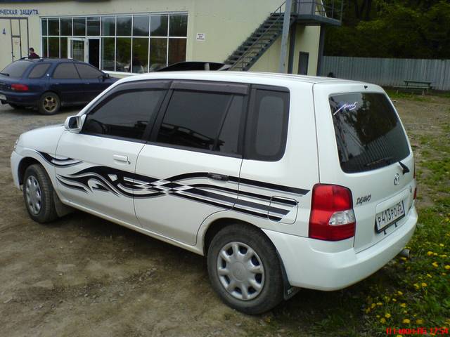 2001 Mazda Demio