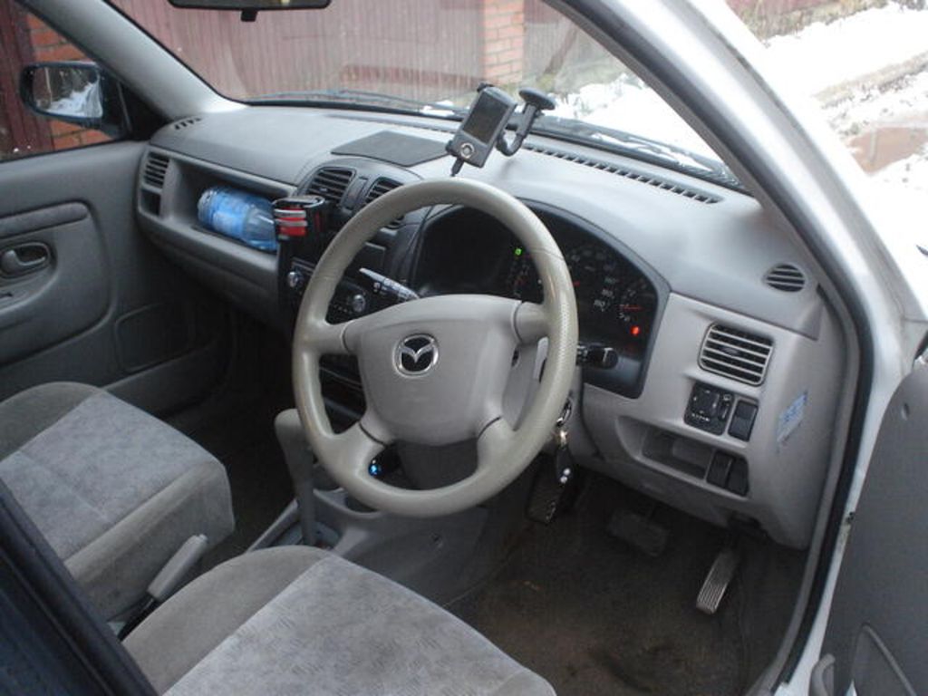 2001 Mazda Demio