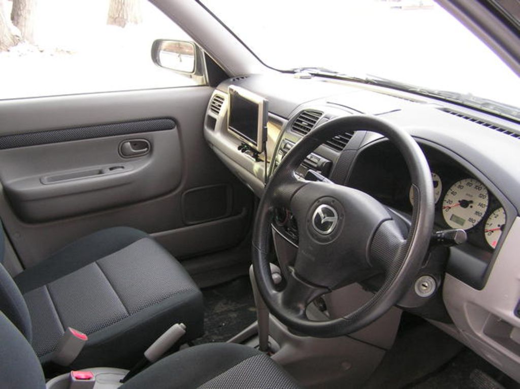 2001 Mazda Demio