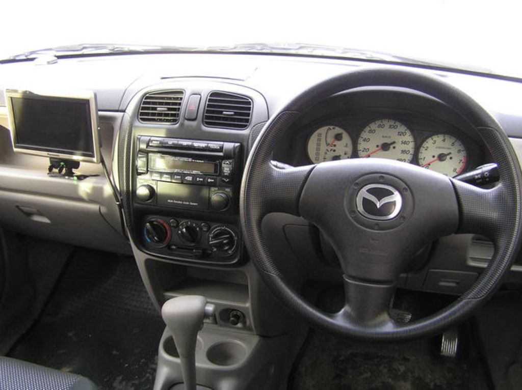 2001 Mazda Demio