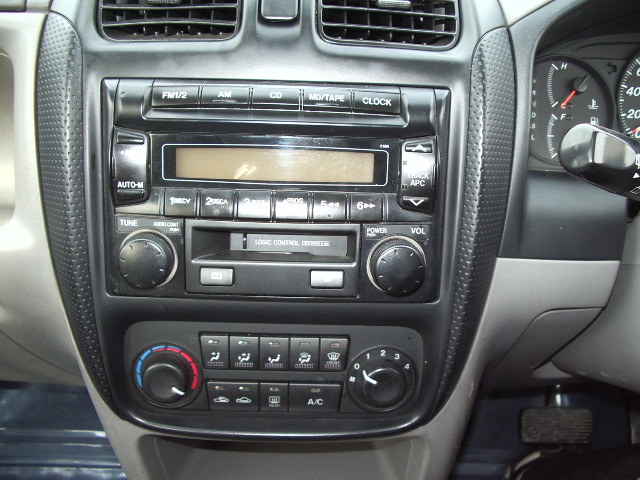 2001 Mazda Demio Images