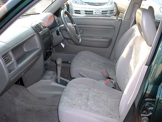 2001 Mazda Demio Pictures