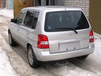 2001 Mazda Demio Photos