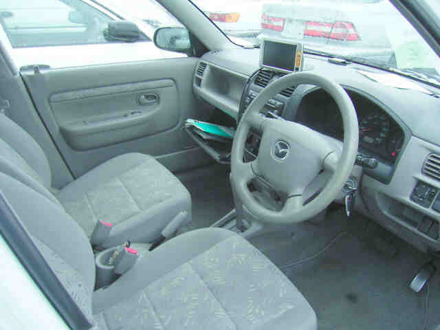 2001 Mazda Demio Pictures