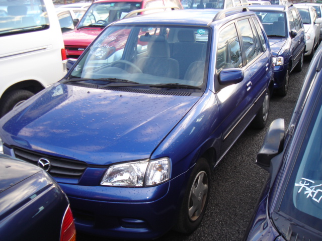 2001 Mazda Demio Photos